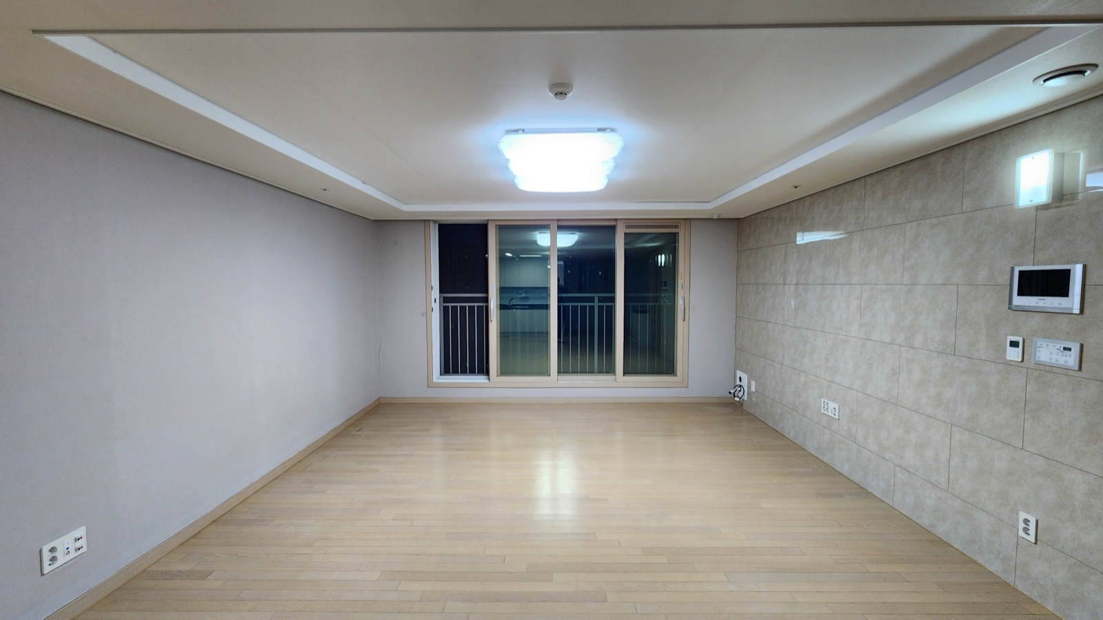 미사강변동일하이빌 34평 거실 창가 시공 전 전경